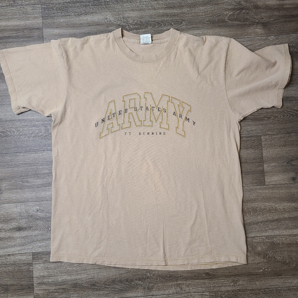 Army T-shirt United States Army Size XL Fort Benning Georgia Beige - Picture 1 of 7